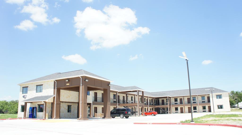Lux Inn And Suites Three Rivers Buitenkant foto