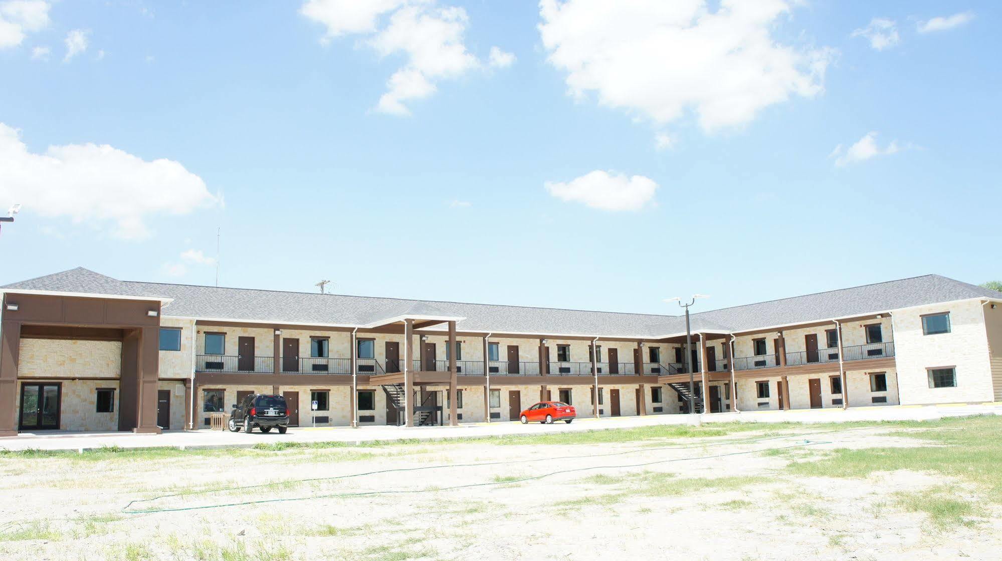 Lux Inn And Suites Three Rivers Buitenkant foto