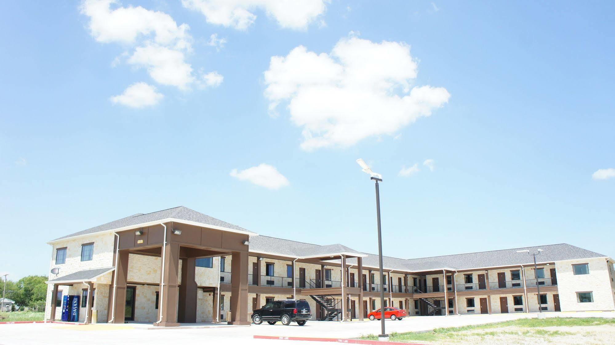 Lux Inn And Suites Three Rivers Buitenkant foto