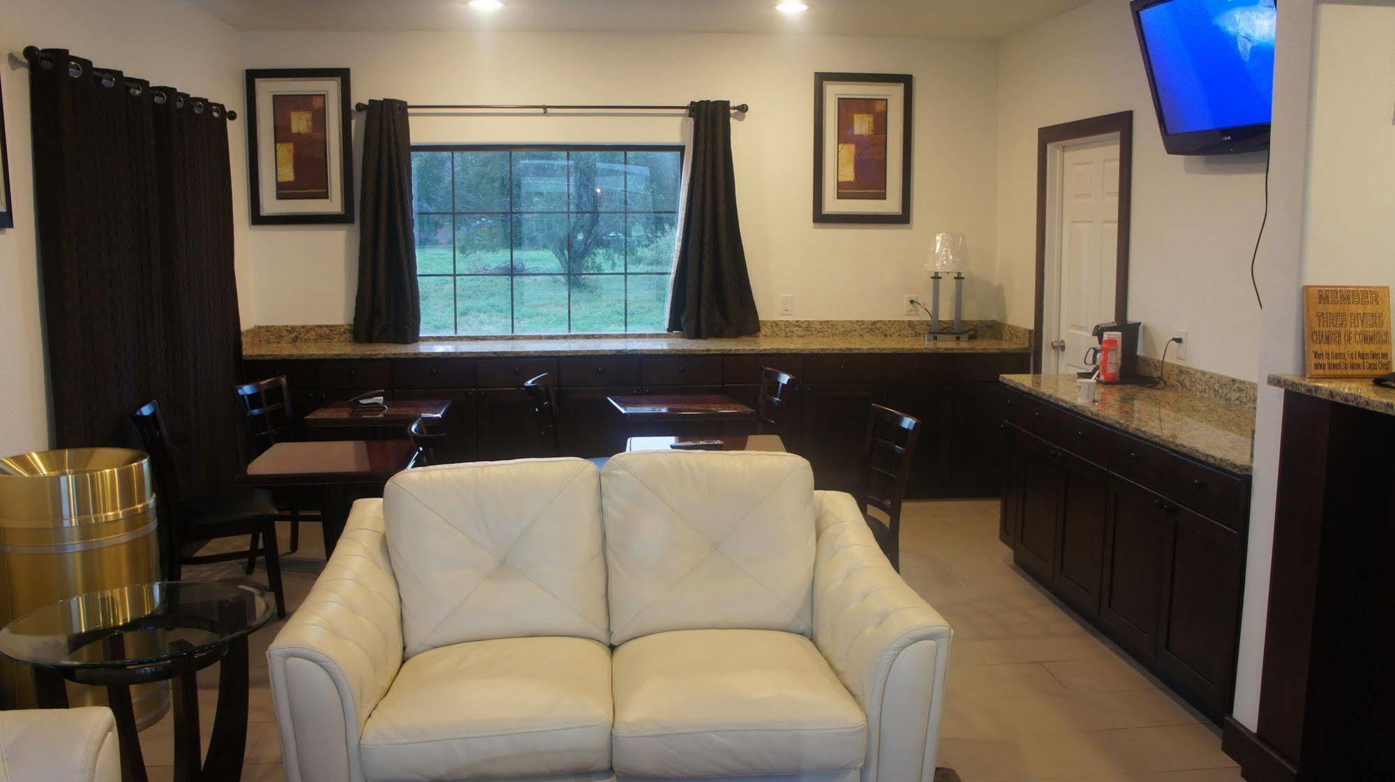 Lux Inn And Suites Three Rivers Buitenkant foto