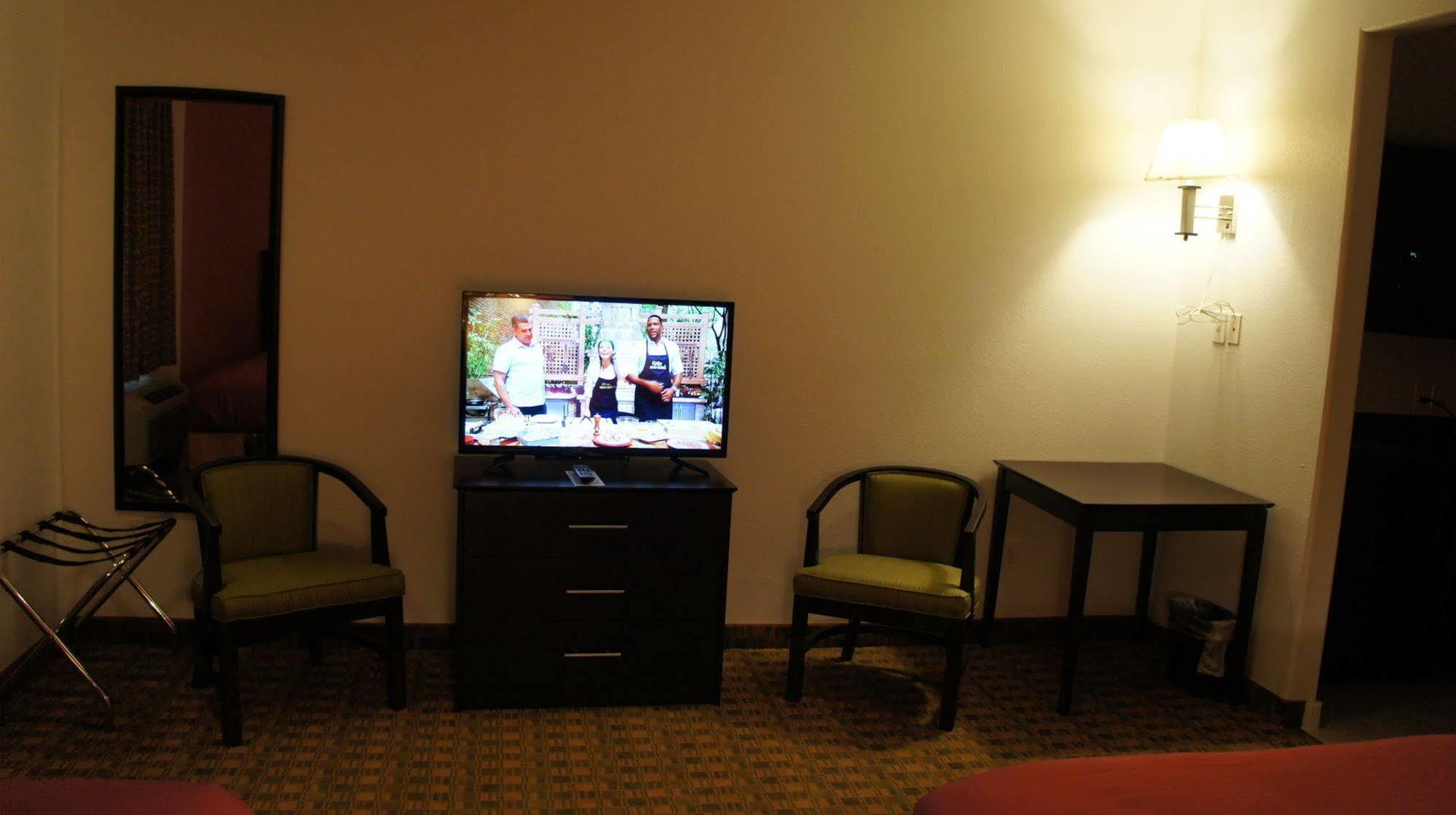 Lux Inn And Suites Three Rivers Buitenkant foto