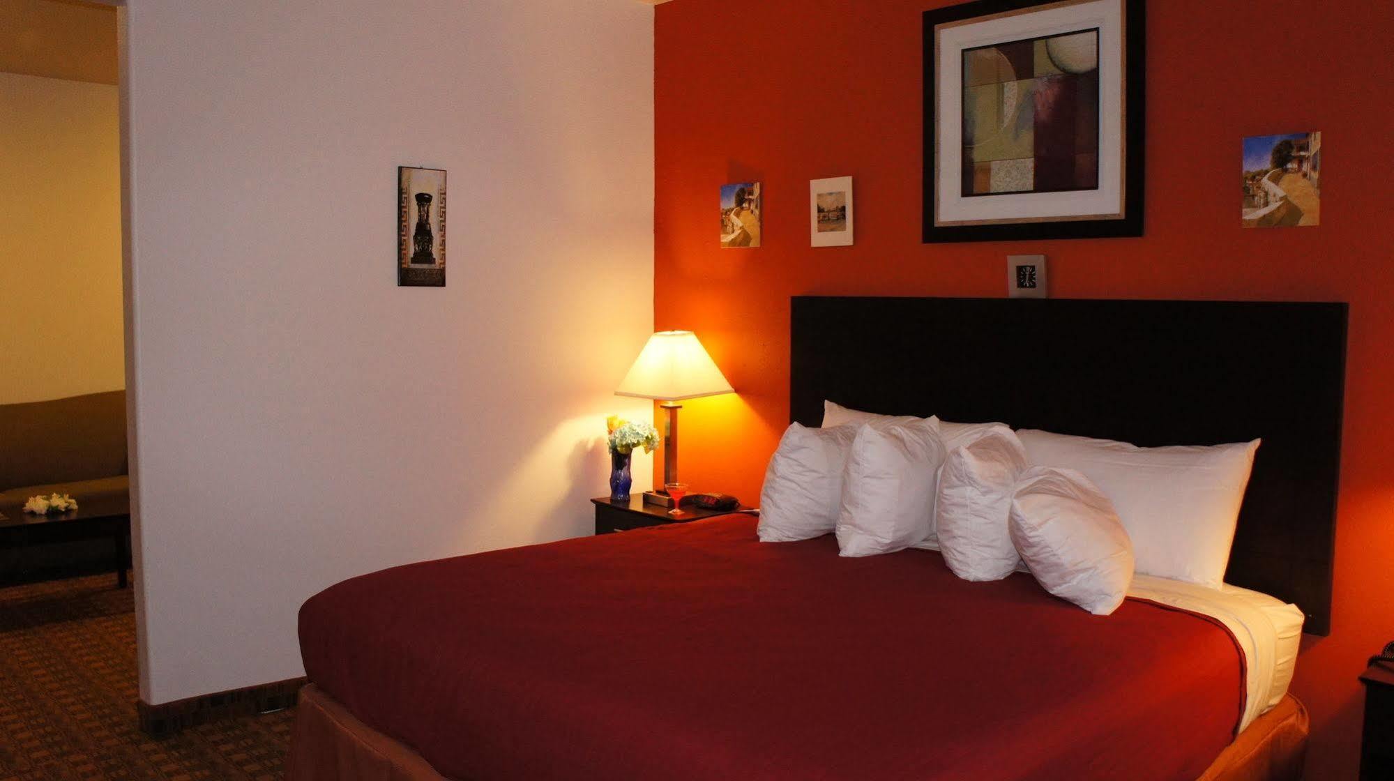 Lux Inn And Suites Three Rivers Buitenkant foto